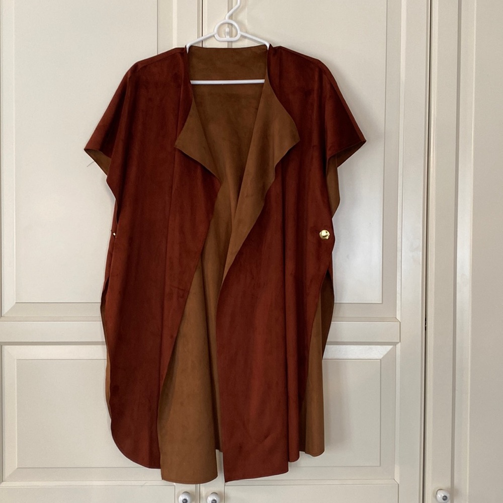 Chico’s 2 tones of faux-suede equals double the chic on this soft, reversible